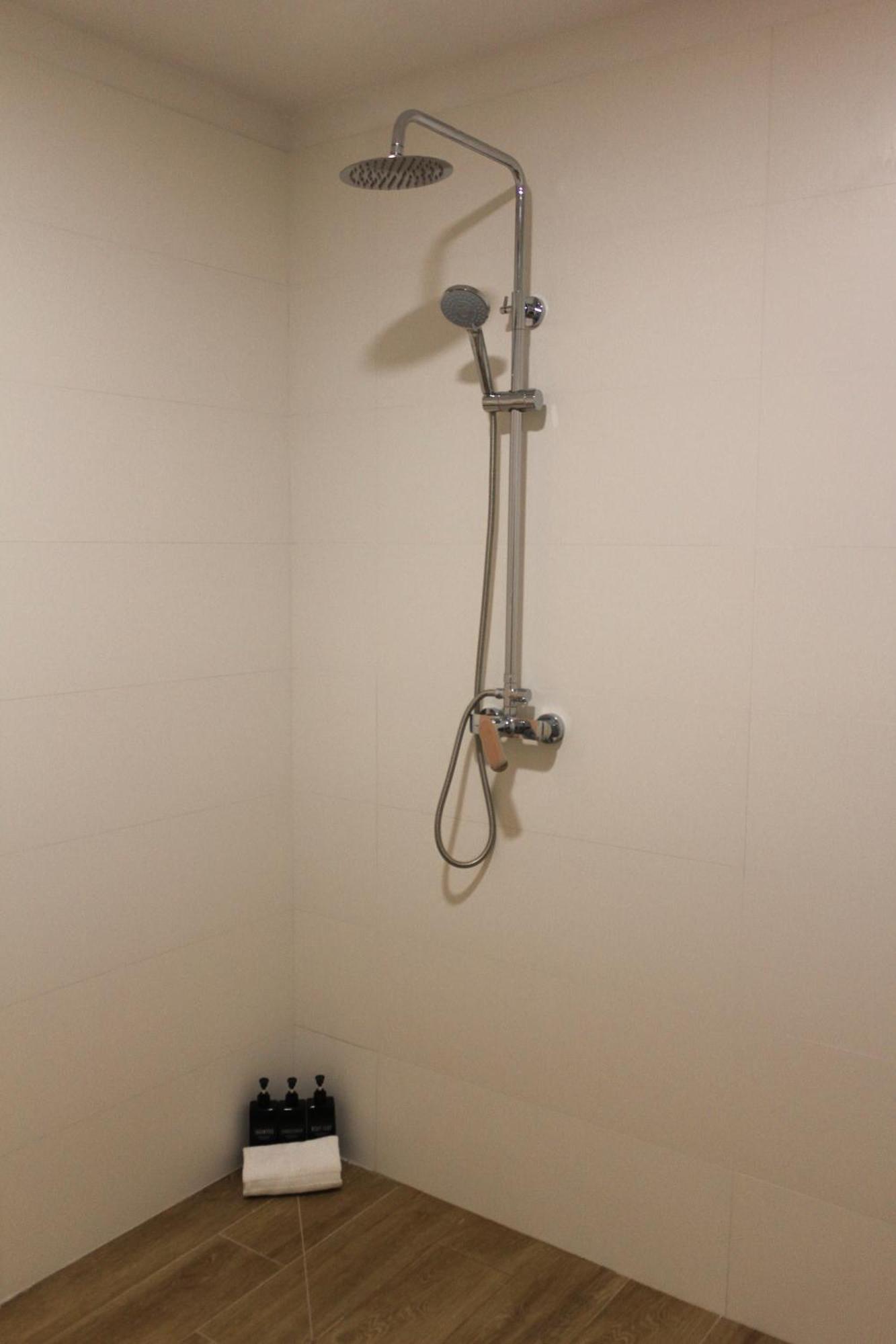 Monkeys Apartments Miraflores Севиля Екстериор снимка